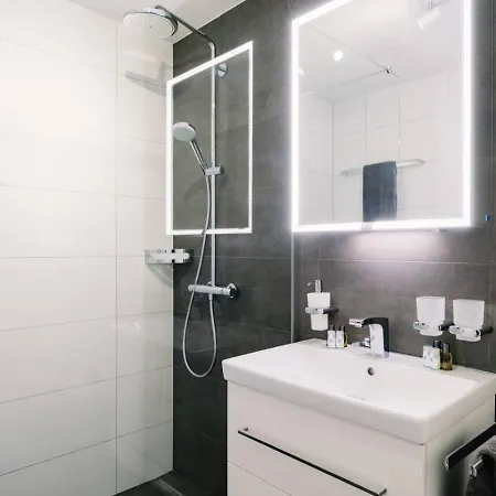 Stockhorn In See- Und Bergnaehe, Modern, Mit Balkon, 4 Gaeste Spiez