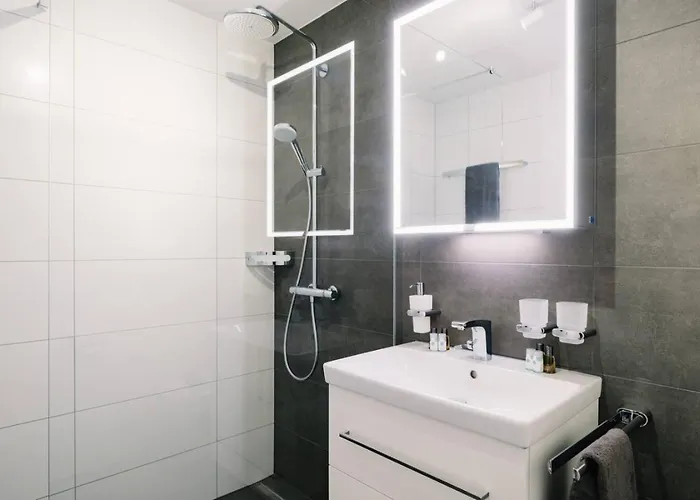 Stockhorn In See- Und Bergnaehe, Modern, Mit Balkon, 4 Gaeste Spiez